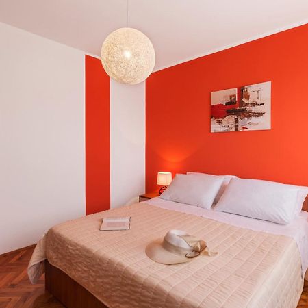 Two Bedroom Apartment, Nice Neighborhood, Free Parking, Wifi PUY Eksteriør bilde