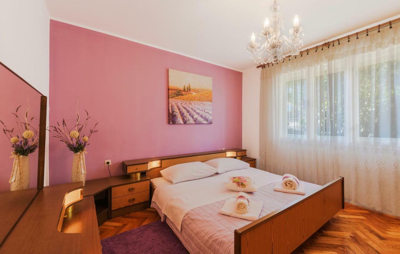Two Bedroom Apartment, Nice Neighborhood, Free Parking, Wifi PUY Eksteriør bilde